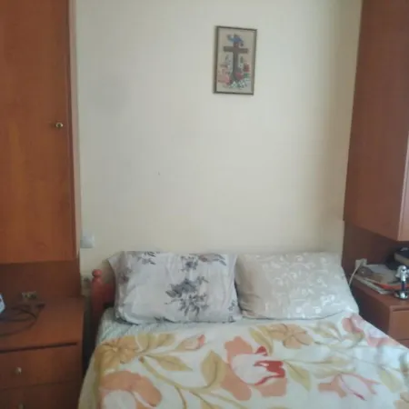 μονοκατοικια ανεξαρτητη σε κεντρικο δρομο Apartman *