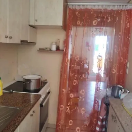 μονοκατοικια ανεξαρτητη σε κεντρικο δρομο Apartman Lixúri