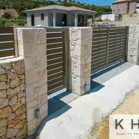 βιλα ελευθερία με ιδιωτικη πισινα 5 λεπτα απο το αργοστολι Апартаменты