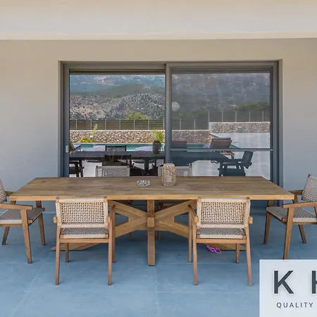 βιλα ελευθερία με ιδιωτικη πισινα 5 λεπτα απο το αργοστολι Апартаменты Аргостолион